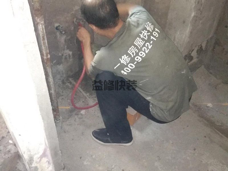 南京棲霞區衛生間管道安裝測試,外墻管道維修,高空作業