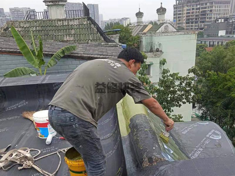 居室裝修如何防范屋頂漏雨_小編教你一招輕松解決漏雨問題(圖2)